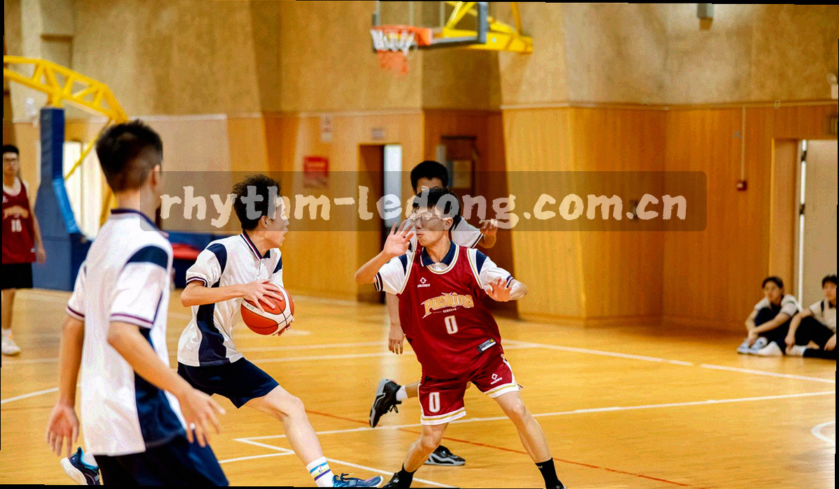 横向刻度条分成六段，段间由细线分隔，其中三段以暖橙高亮